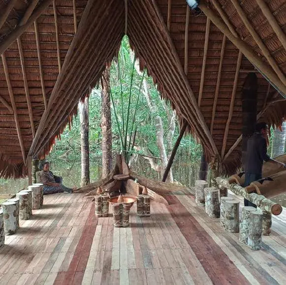 Interior de la maloca Yoi, la casa ceremonial de Burú