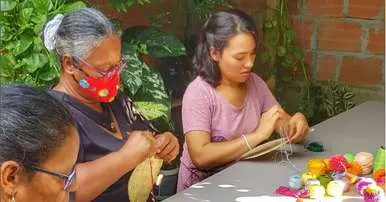 Foto de la experiencia Tour Comunitario en Cartago: Los Mejores Bordados de Colombia
