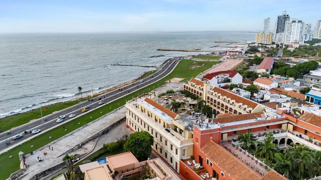 Walk the Historic Center of Cartagena (8/15)