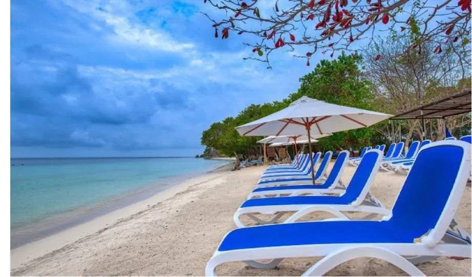 The best beach clubs for day passes in the Rosario Islands (1/4)