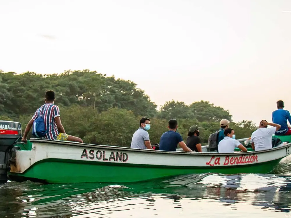 Boat with travelers on the Don Diego River